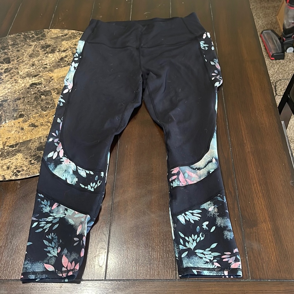 Like new medium, black & floral Skechers leggings